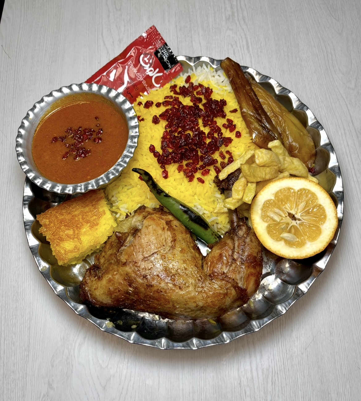 زرشک پلو با مرغ سرخ شده